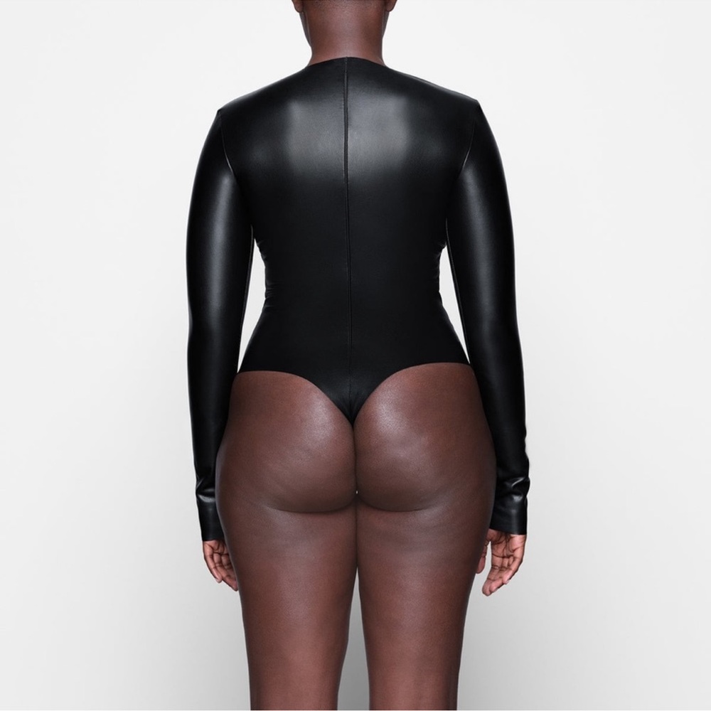 SKIMS Faux Leather Long Sleeve Bodysuit - Picture 6 of 13